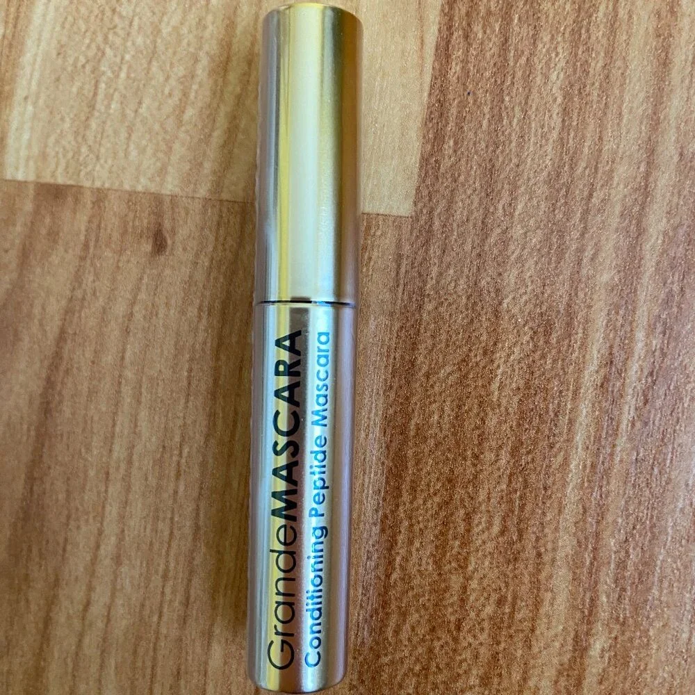 Grande Mascara Deluxe Sample